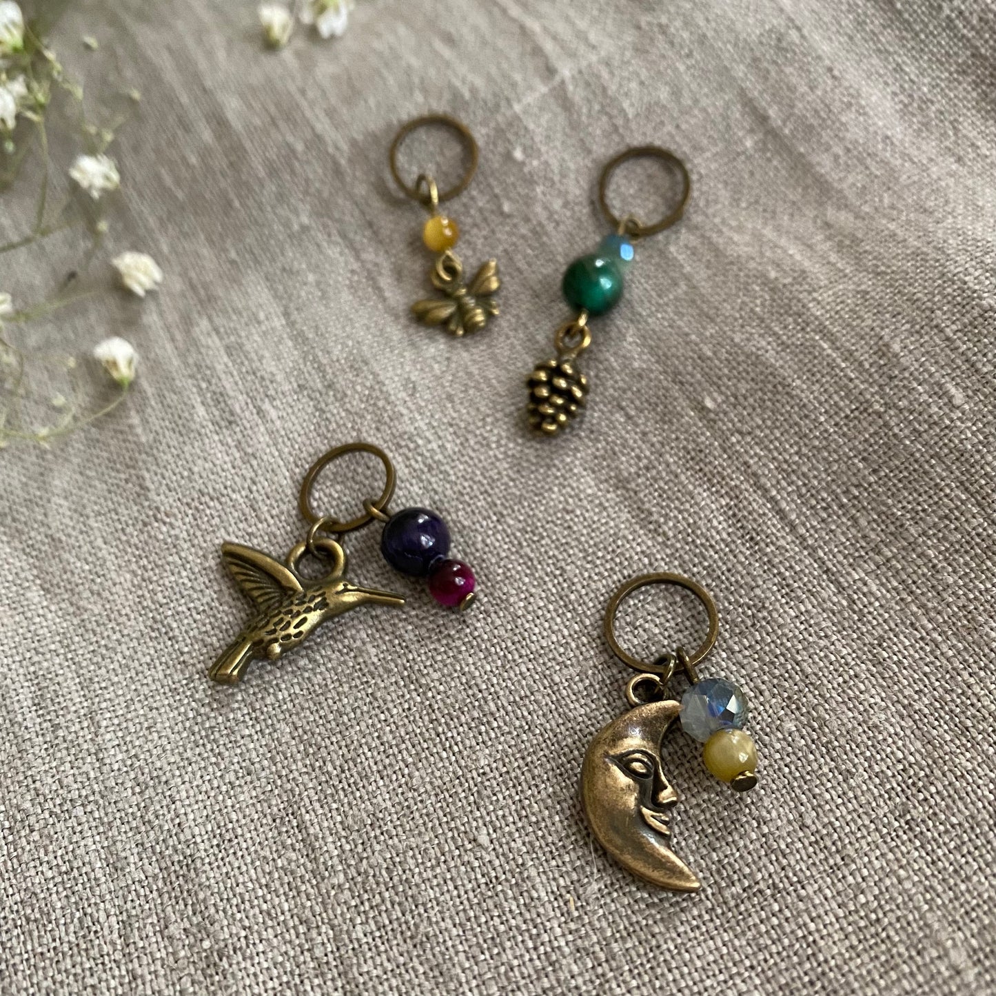 Stitch marker with hummingbird pendant